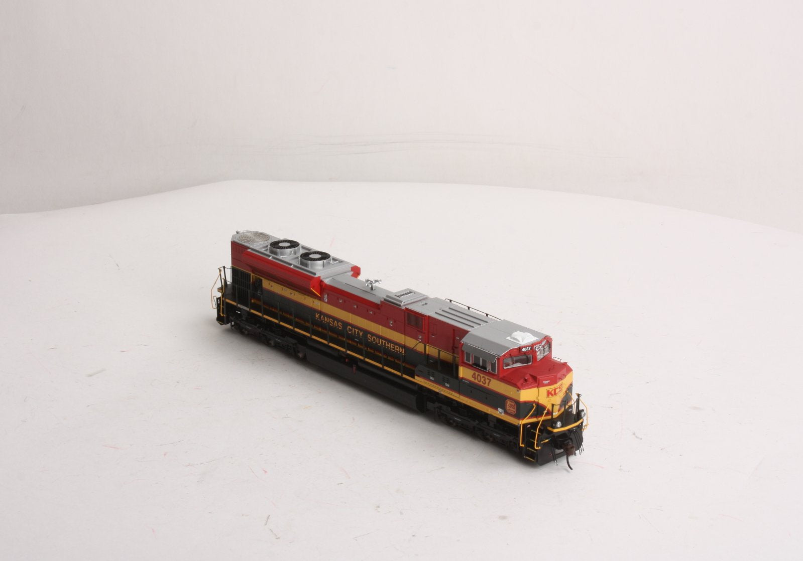 Athearn G68616 HO KCS SD70ACe Diesel Locomotive with DCC