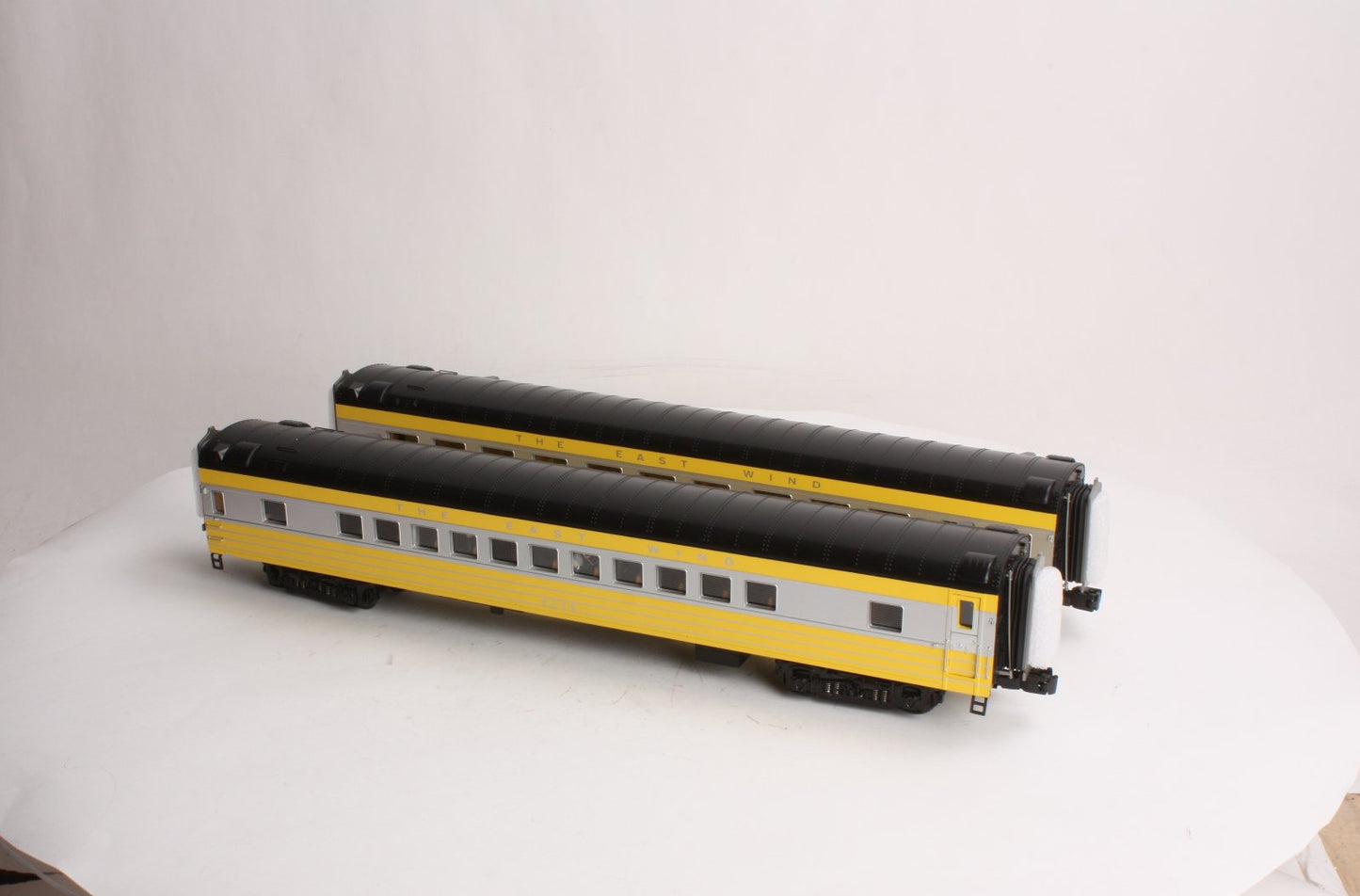 MTH 20-66124 O The East Wind 70' Streamlined Coach/Din Passenger Set (Set of 2)