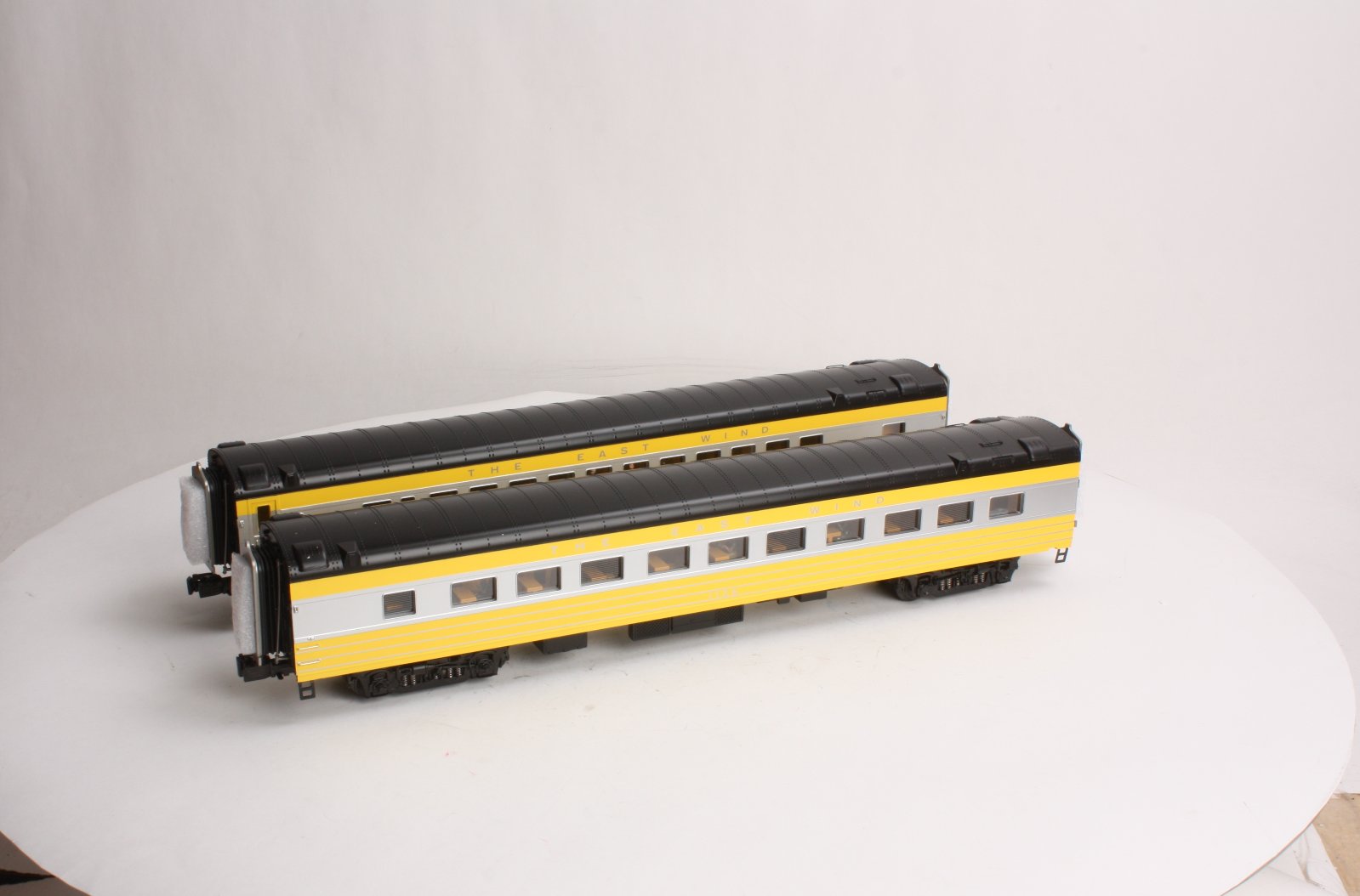 MTH 20-66124 O The East Wind 70' Streamlined Coach/Din Passenger Set (Set of 2)