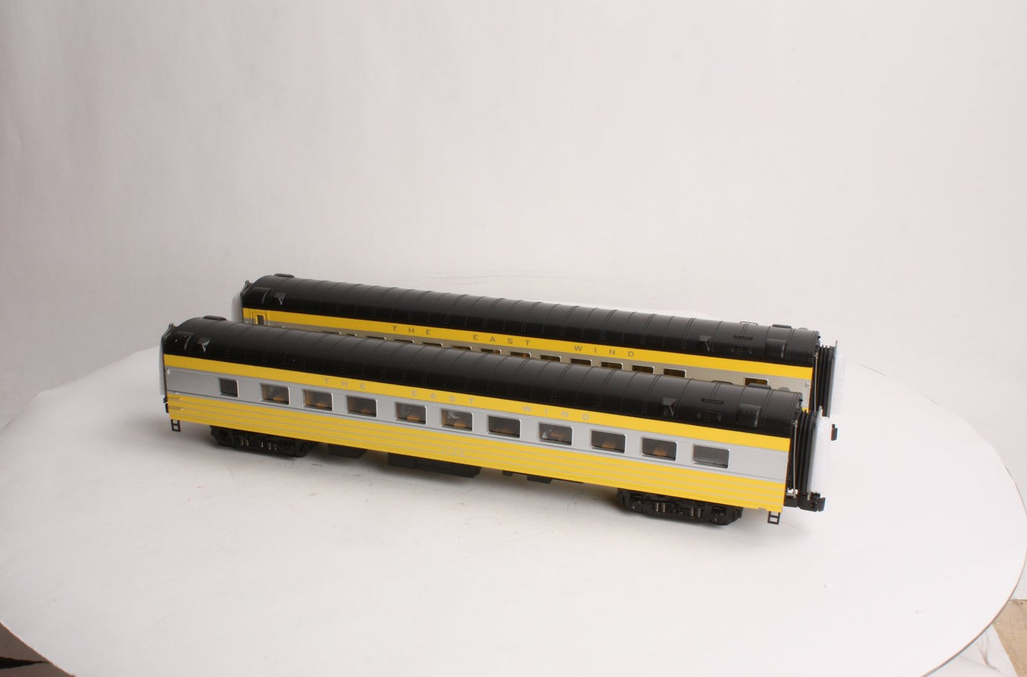 MTH 20-66124 O The East Wind 70' Streamlined Coach/Din Passenger Set (Set of 2)