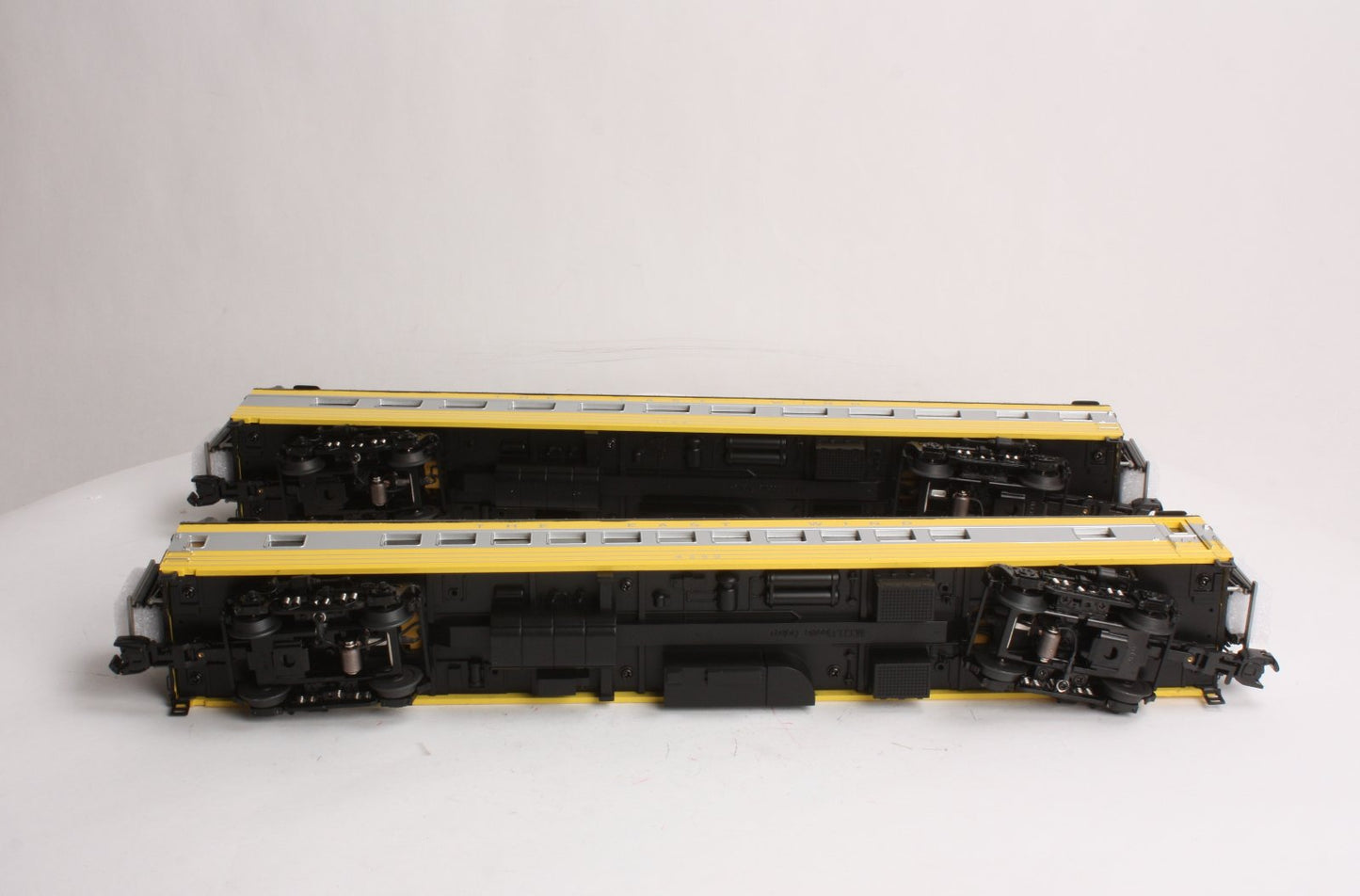 MTH 20-66124 O The East Wind 70' Streamlined Coach/Din Passenger Set (Set of 2)