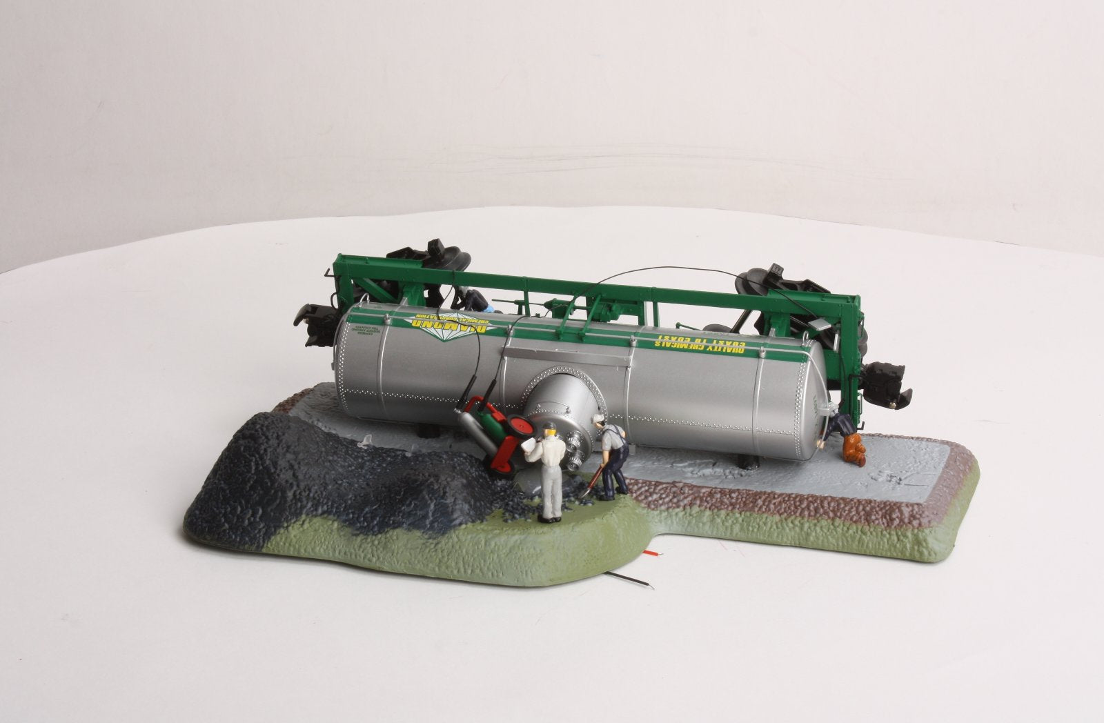 Lionel 6-16891 O Diamond Chemical Corp. Tank Car Accident #16891