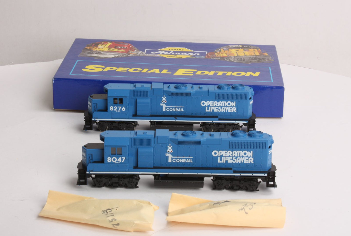 Athearn 2223 HO Conrail GP38-2 Power/Dummy Diesel Set