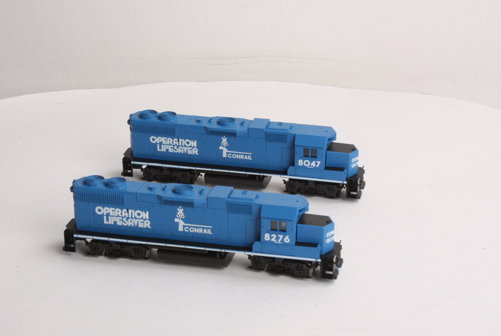 Athearn 2223 HO Conrail GP38-2 Power/Dummy Diesel Set