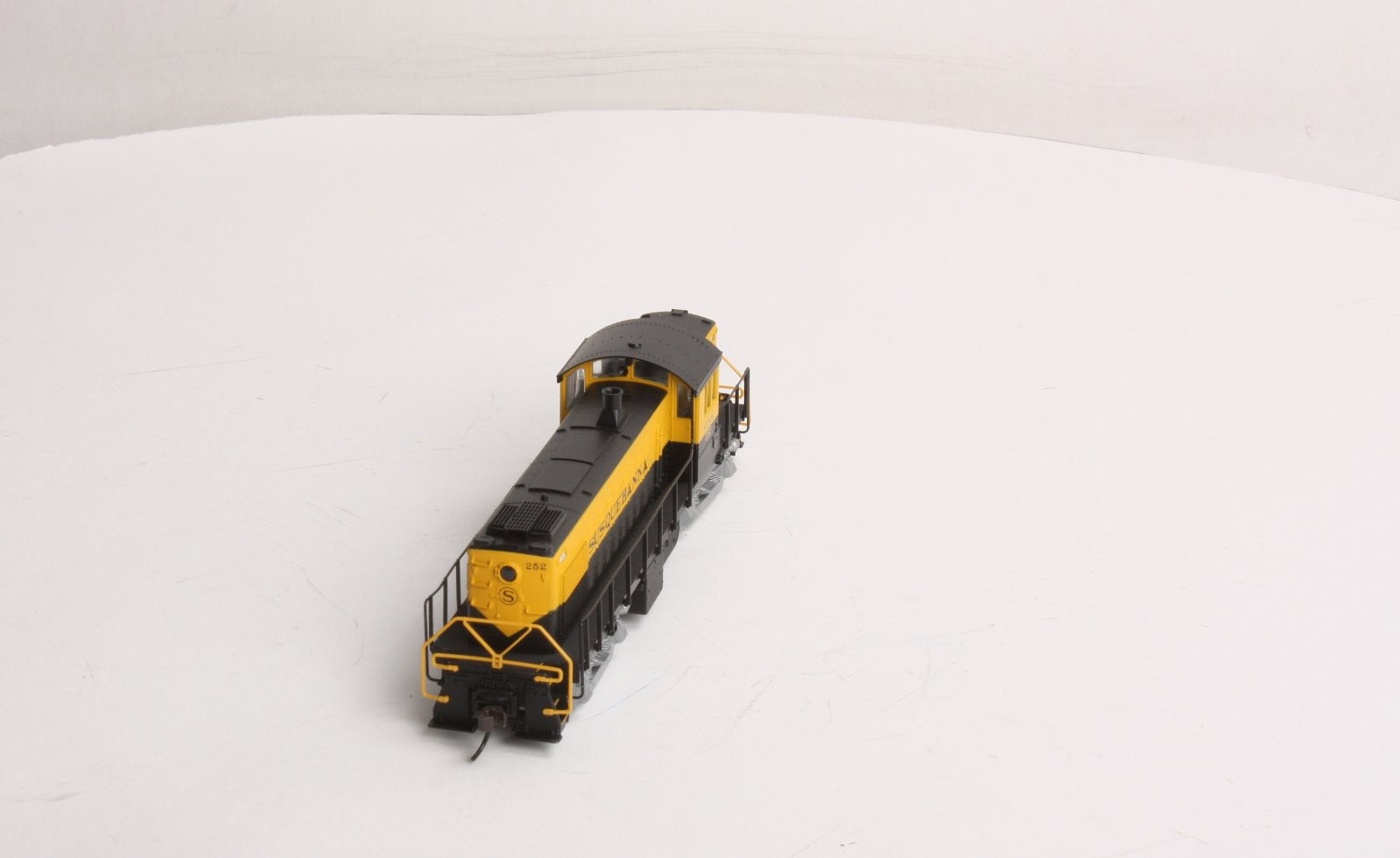Atlas 8869 HO Scale Susquehanna Alco RS-1 Diesel Locomotive #252