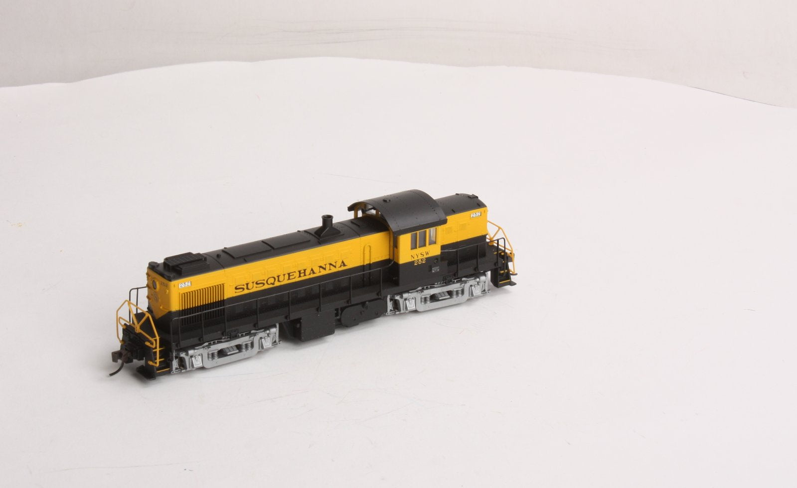Atlas 8869 HO Scale Susquehanna Alco RS-1 Diesel Locomotive #252