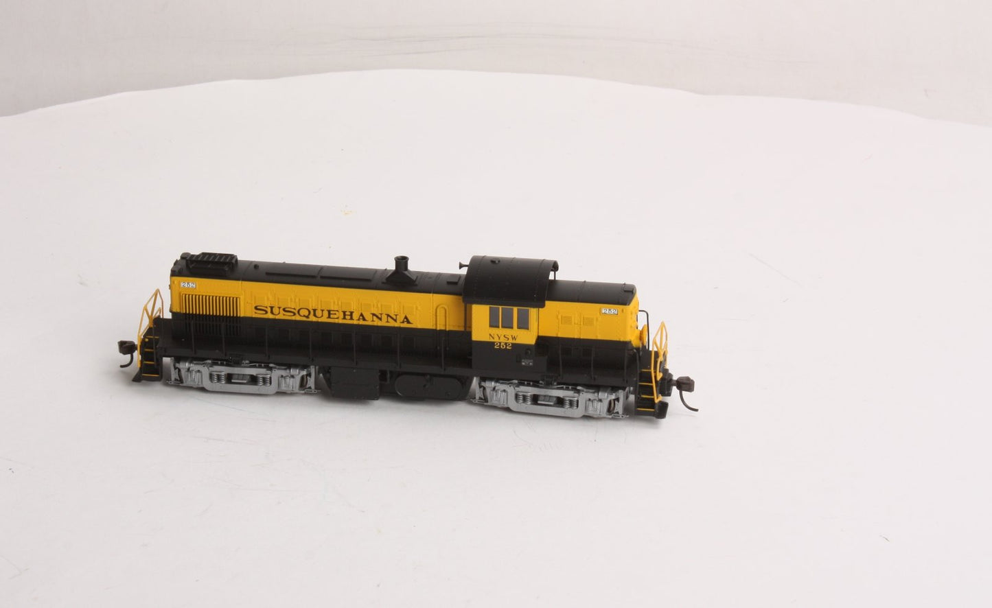 Atlas 8869 HO Scale Susquehanna Alco RS-1 Diesel Locomotive #252