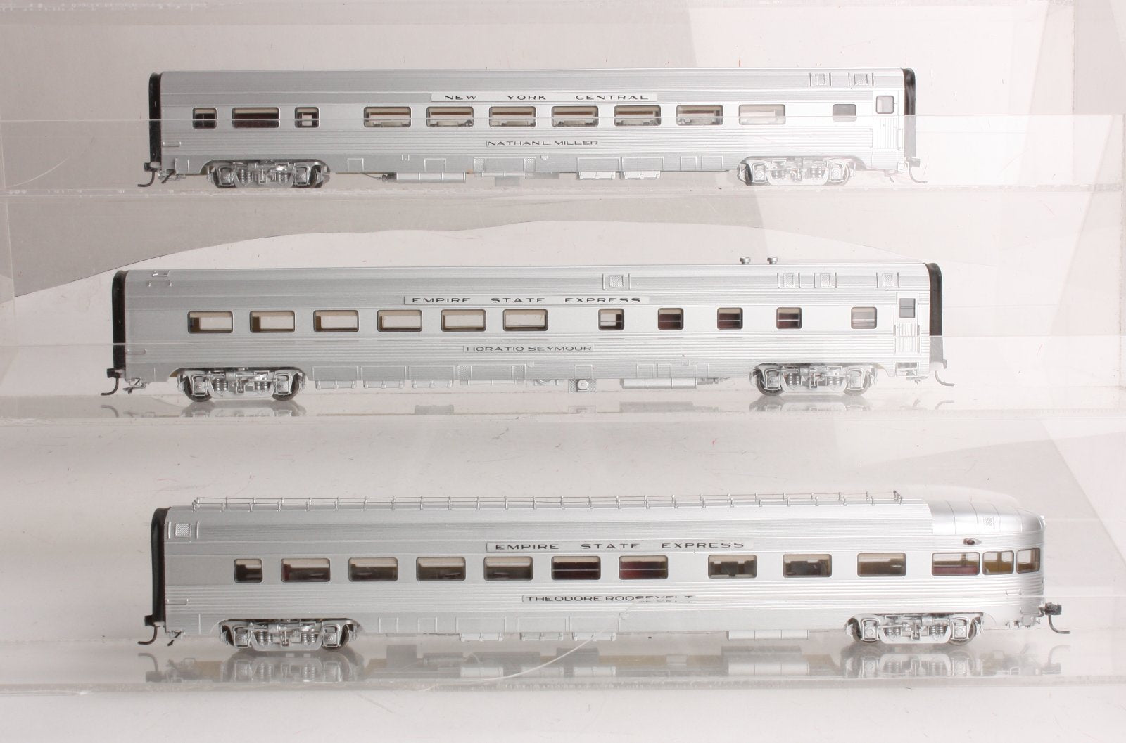 MTH 80-2060-1 New York Central Alco PA HO Gauge Diesel Train Set with PS 3