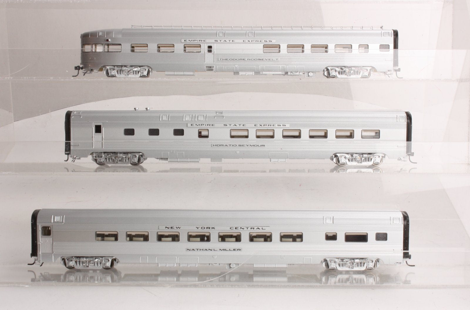 MTH 80-2060-1 New York Central Alco PA HO Gauge Diesel Train Set with PS 3