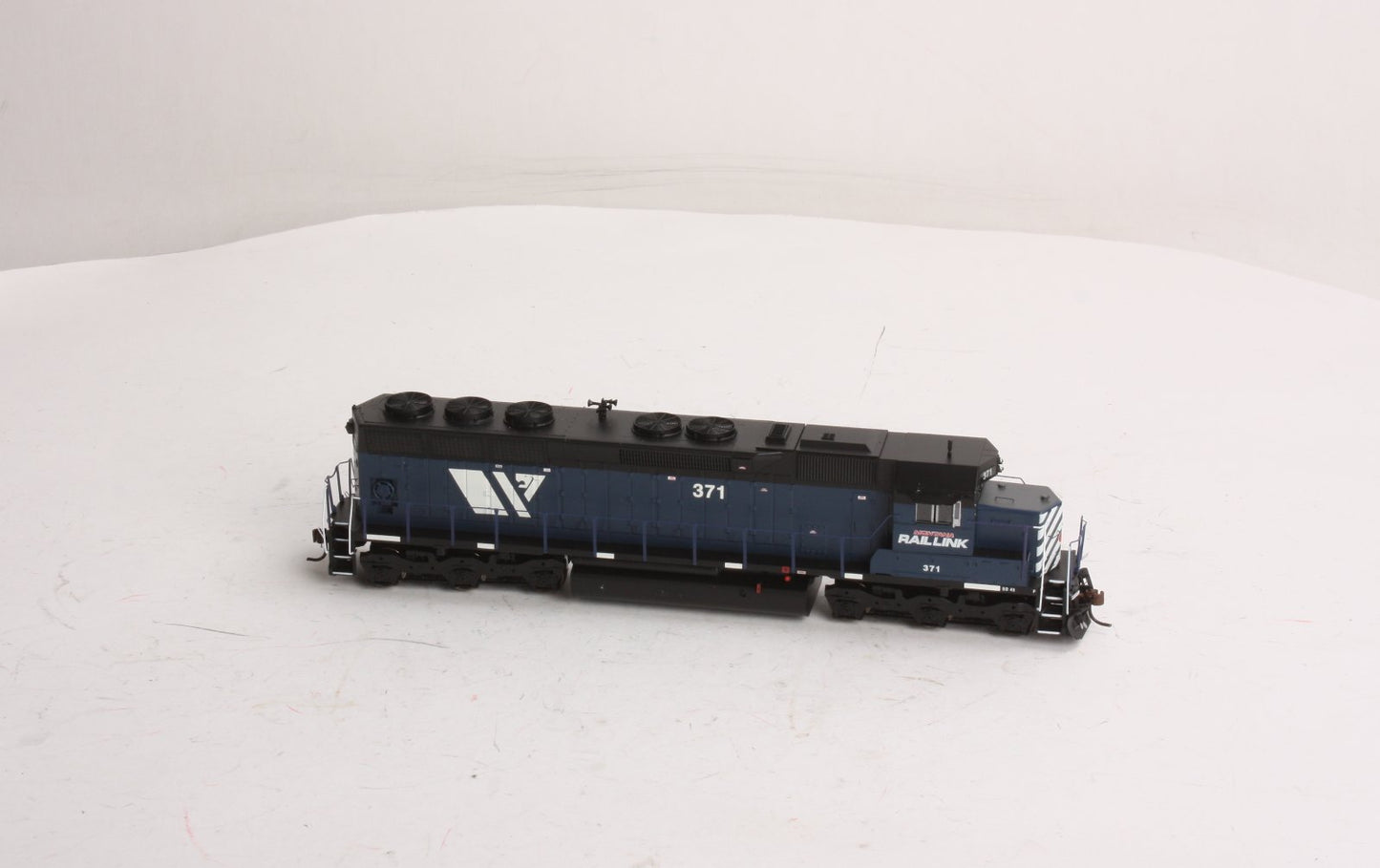 Athearn 98011 HO Scale Montana Rail Link SD-45 Diesel Locomotive #371