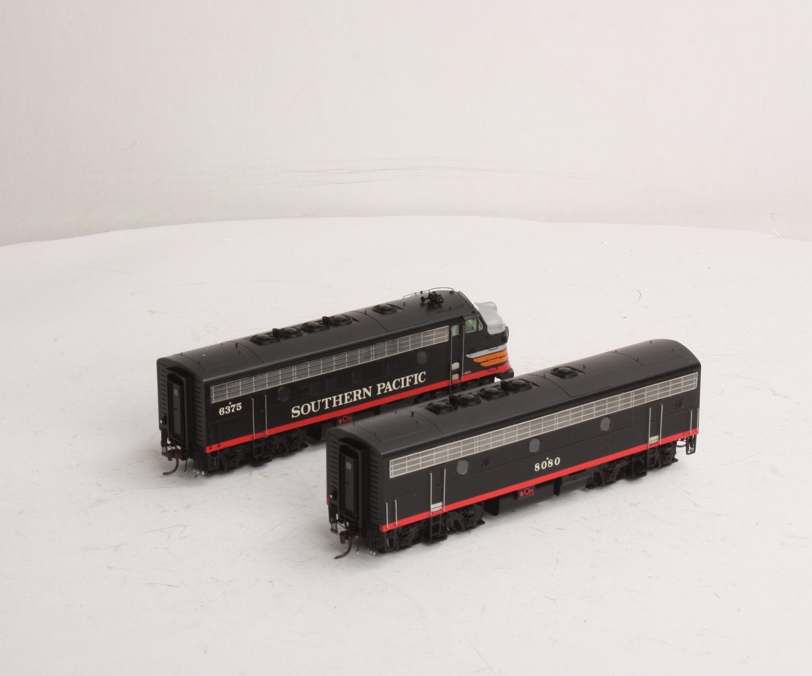 Athearn G22090 HO SP/Black Widow Modernized F7 A/B Diesel Locomotive #6375,#8080