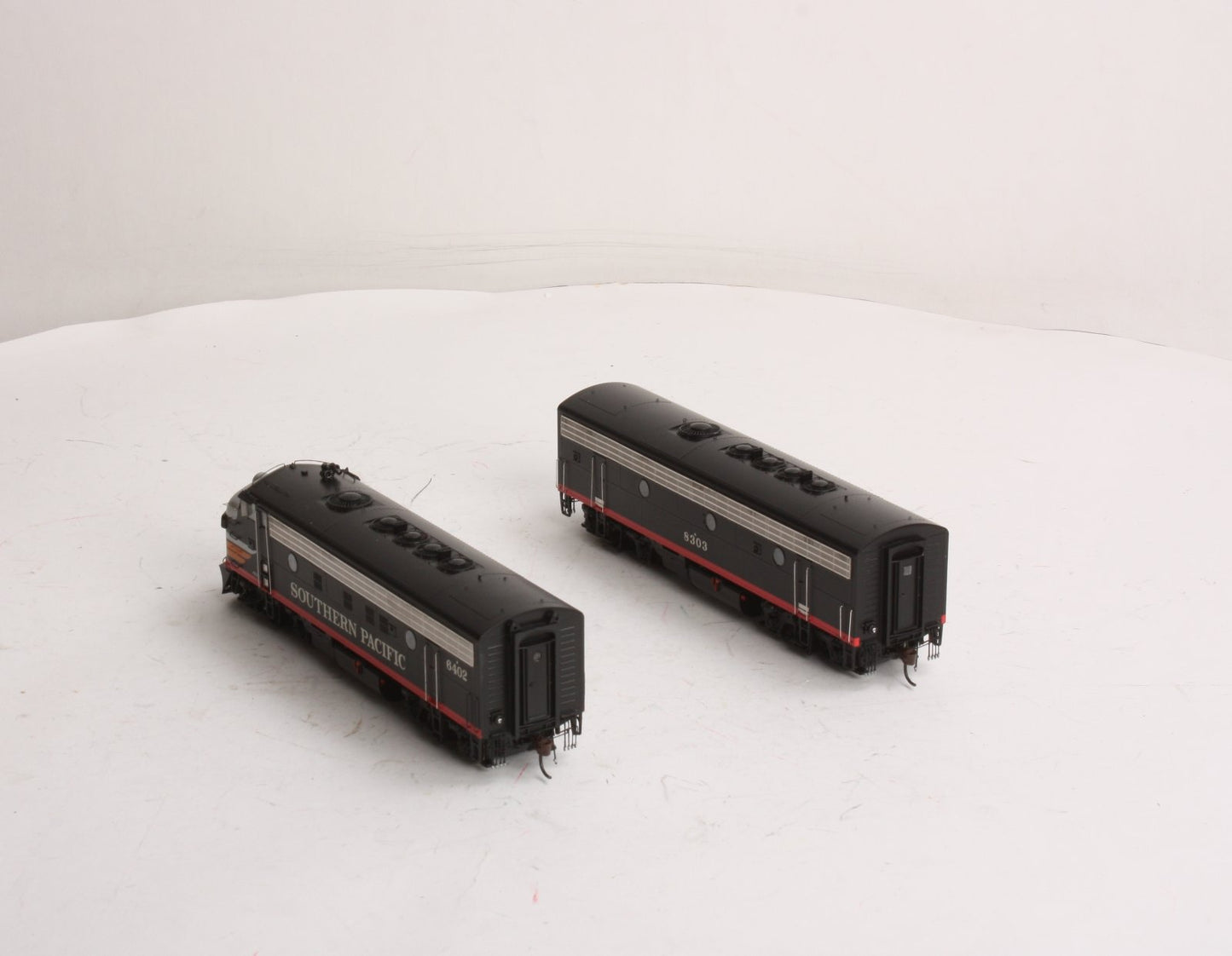 Athearn G22091 HO SP/Black Widow Modernized F7 A/B Diesel Locomotive #6402,#8303