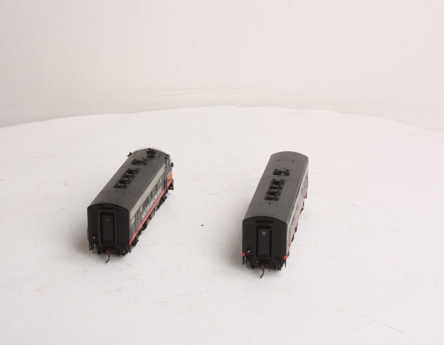 Athearn G22091 HO SP/Black Widow Modernized F7 A/B Diesel Locomotive #6402,#8303