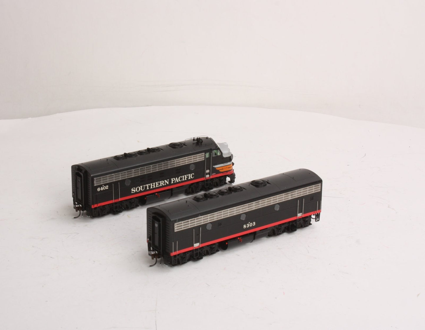 Athearn G22091 HO SP/Black Widow Modernized F7 A/B Diesel Locomotive #6402,#8303