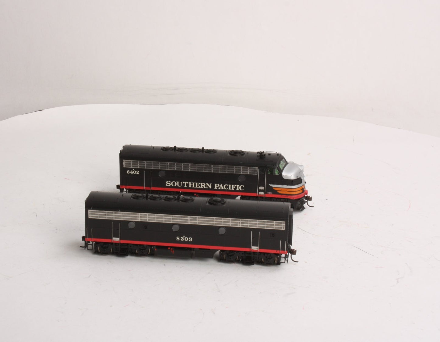 Athearn G22091 HO SP/Black Widow Modernized F7 A/B Diesel Locomotive #6402,#8303