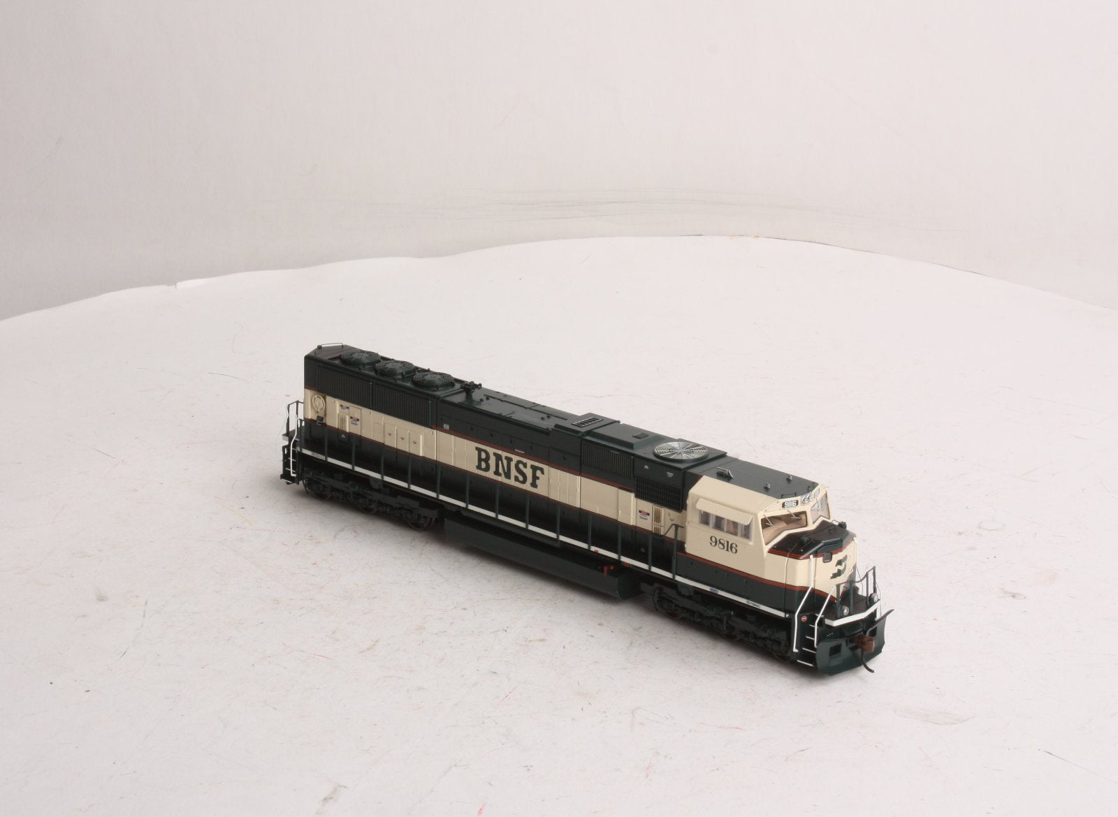 Athearn G64773 HO Burlington Nortyhern SD-70MAC Diesel #9816