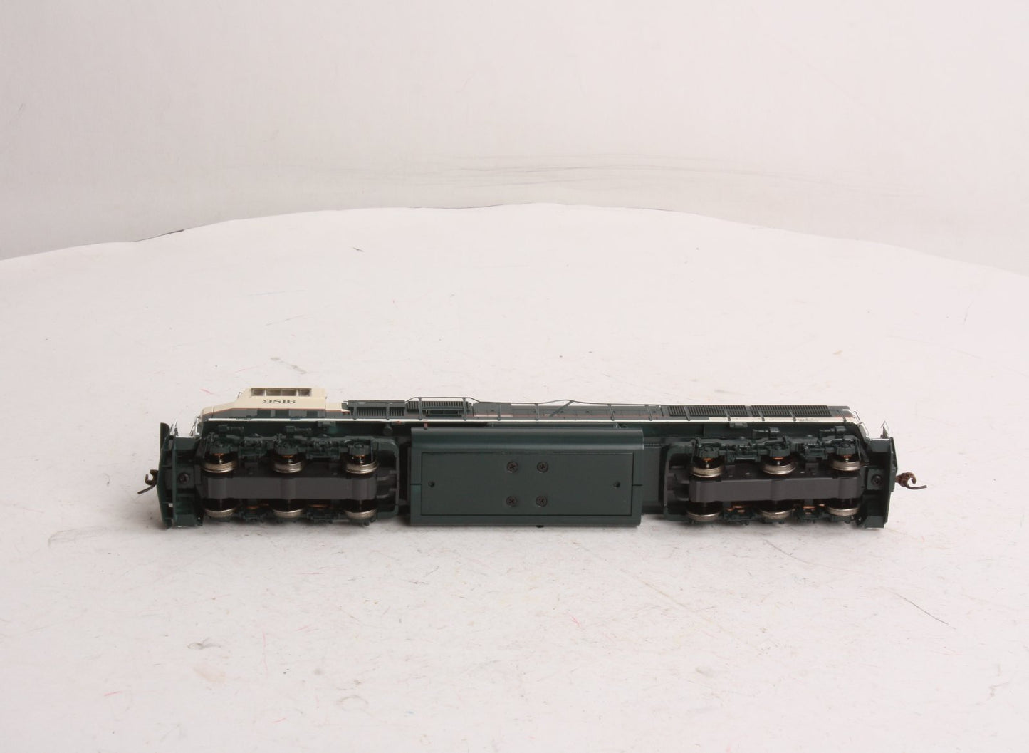 Athearn G64773 HO Burlington Nortyhern SD-70MAC Diesel #9816