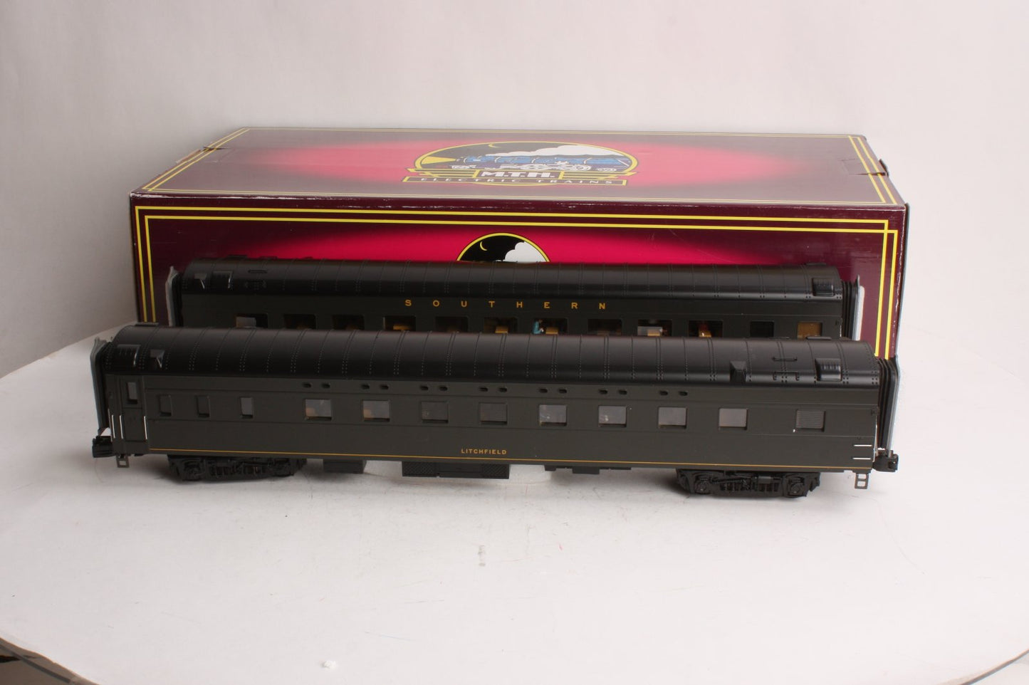 MTH 20-66149 O Southern 70' Sleeper/Diner Set Smooth Passenger Set (Set of 2)