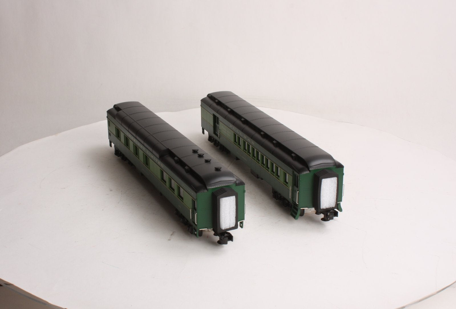 MTH 30-69101 O Southern 60' Madison Combine/Diner Passenger Set (Set of 2)