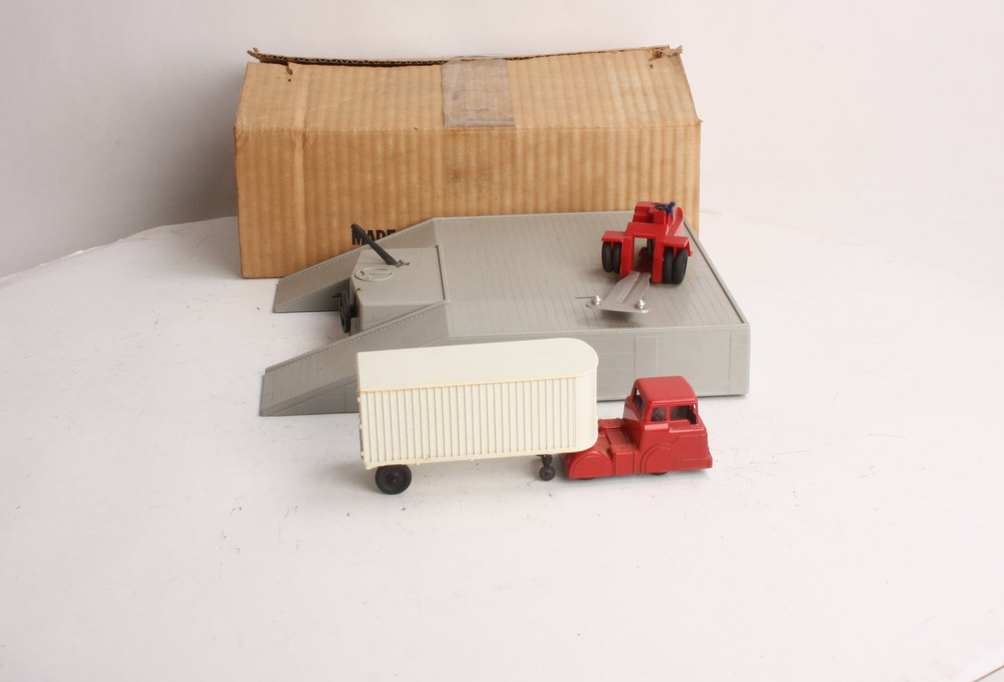 Lionel 461 Vintage O Platform w/ Truck and Trailer