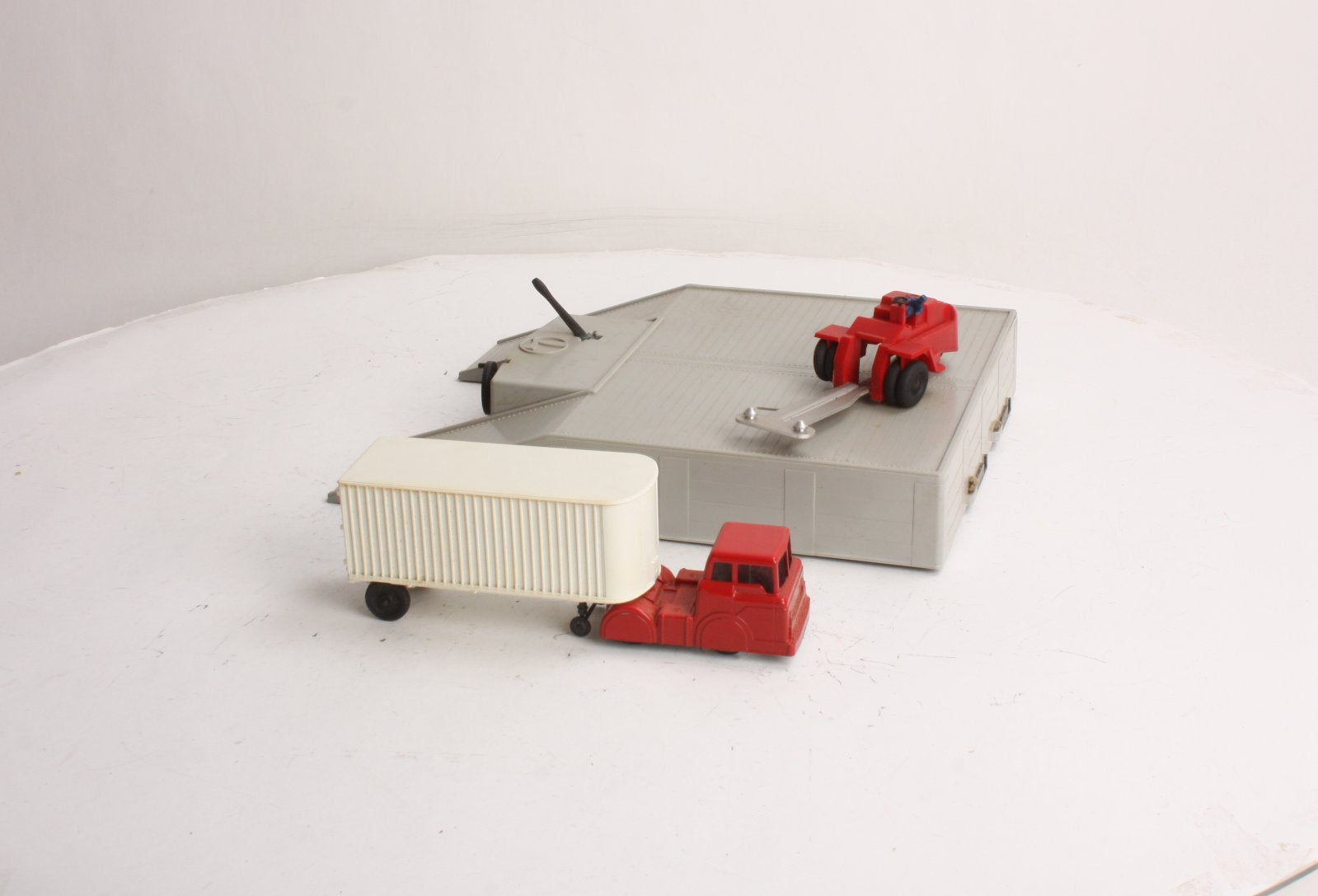 Lionel 461 Vintage O Platform w/ Truck and Trailer