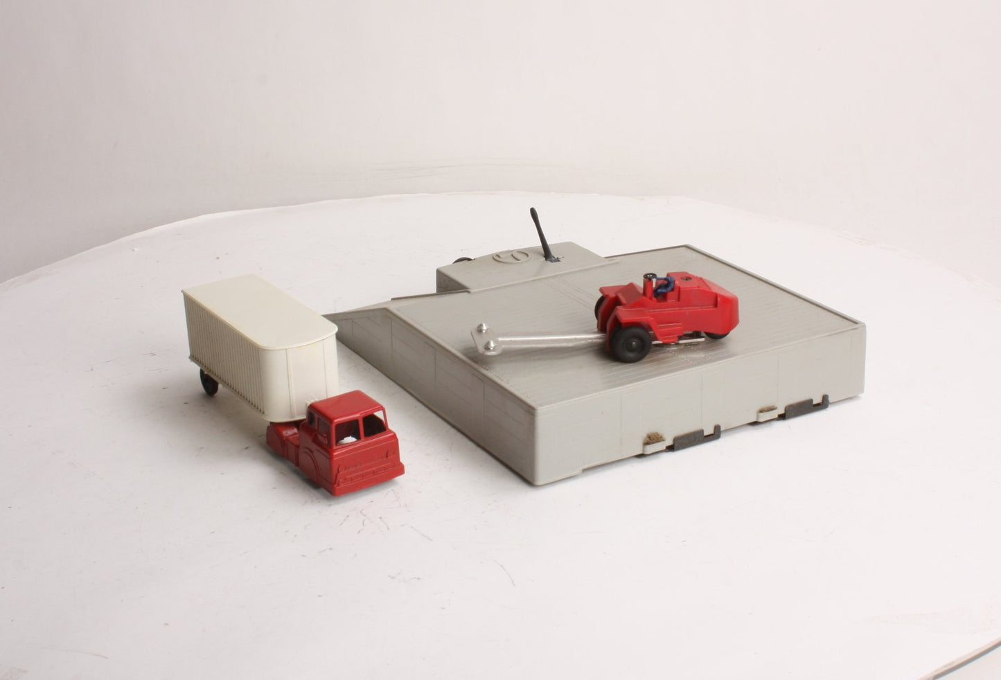 Lionel 461 Vintage O Platform w/ Truck and Trailer