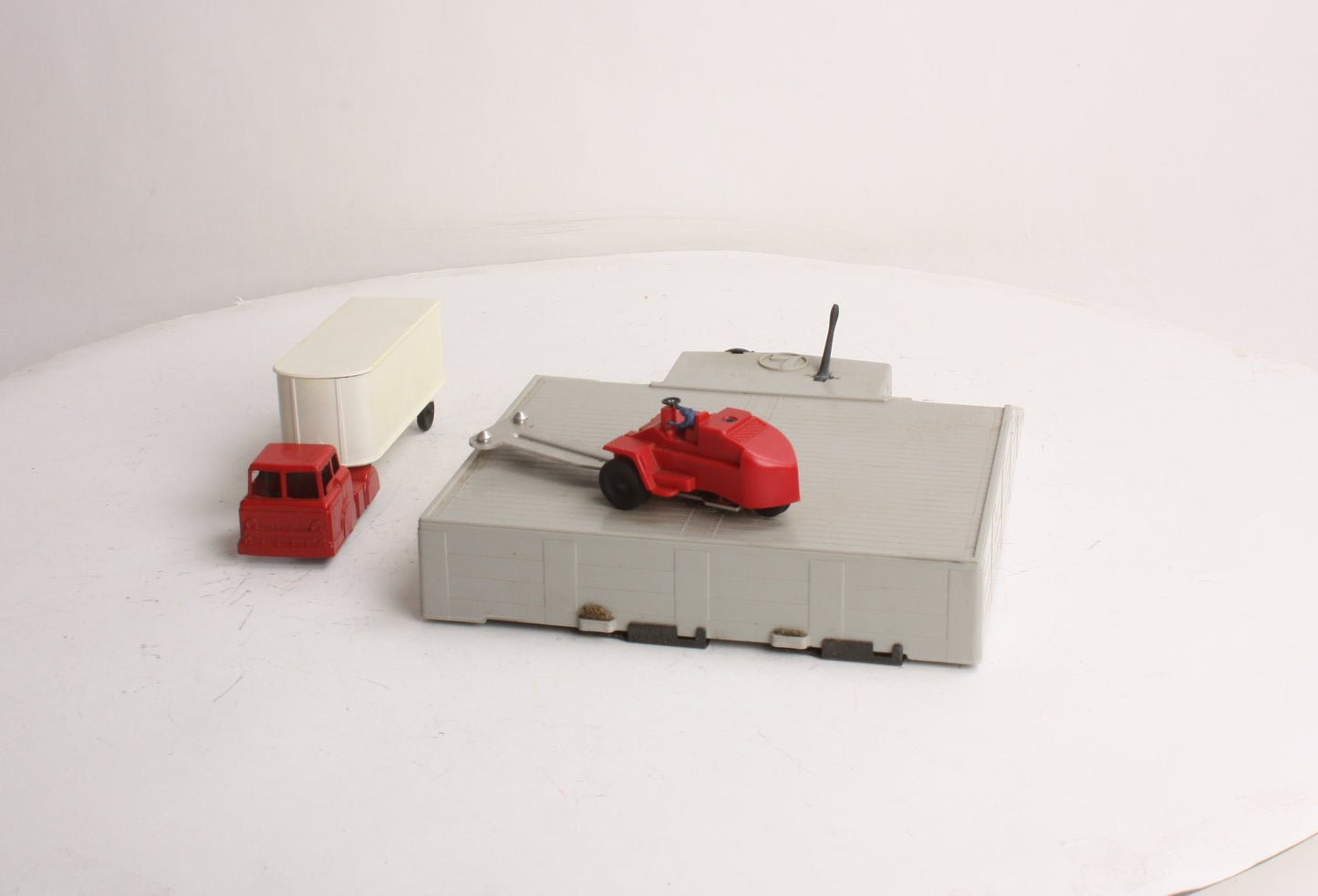 Lionel 461 Vintage O Platform w/ Truck and Trailer