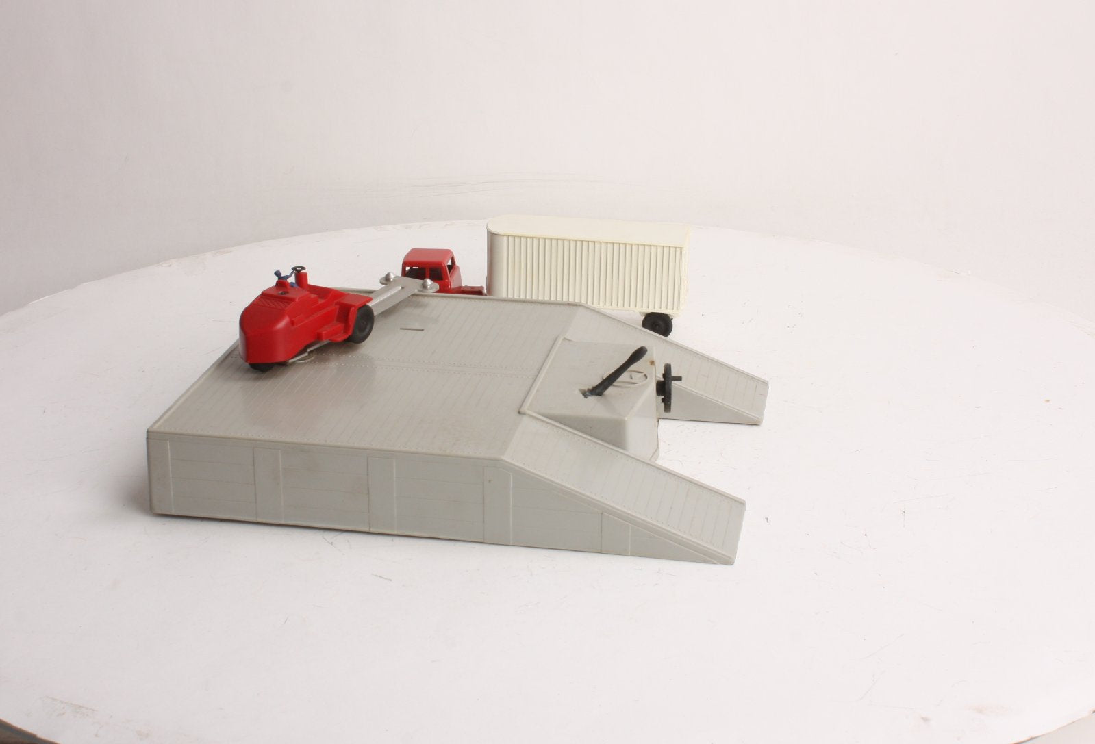 Lionel 461 Vintage O Platform w/ Truck and Trailer