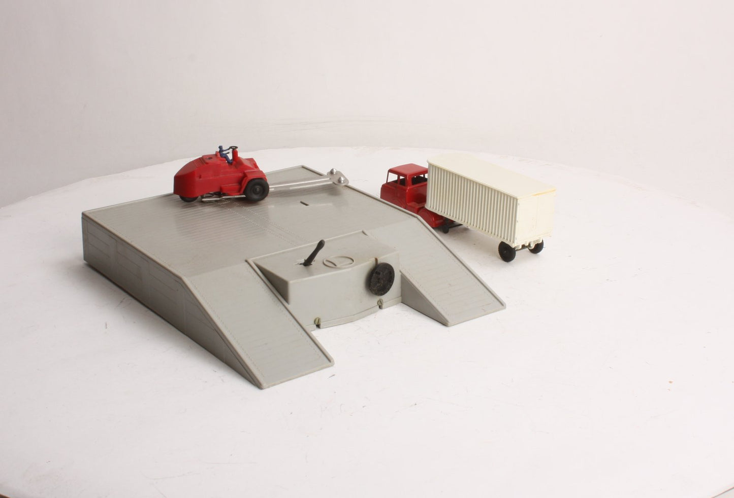 Lionel 461 Vintage O Platform w/ Truck and Trailer
