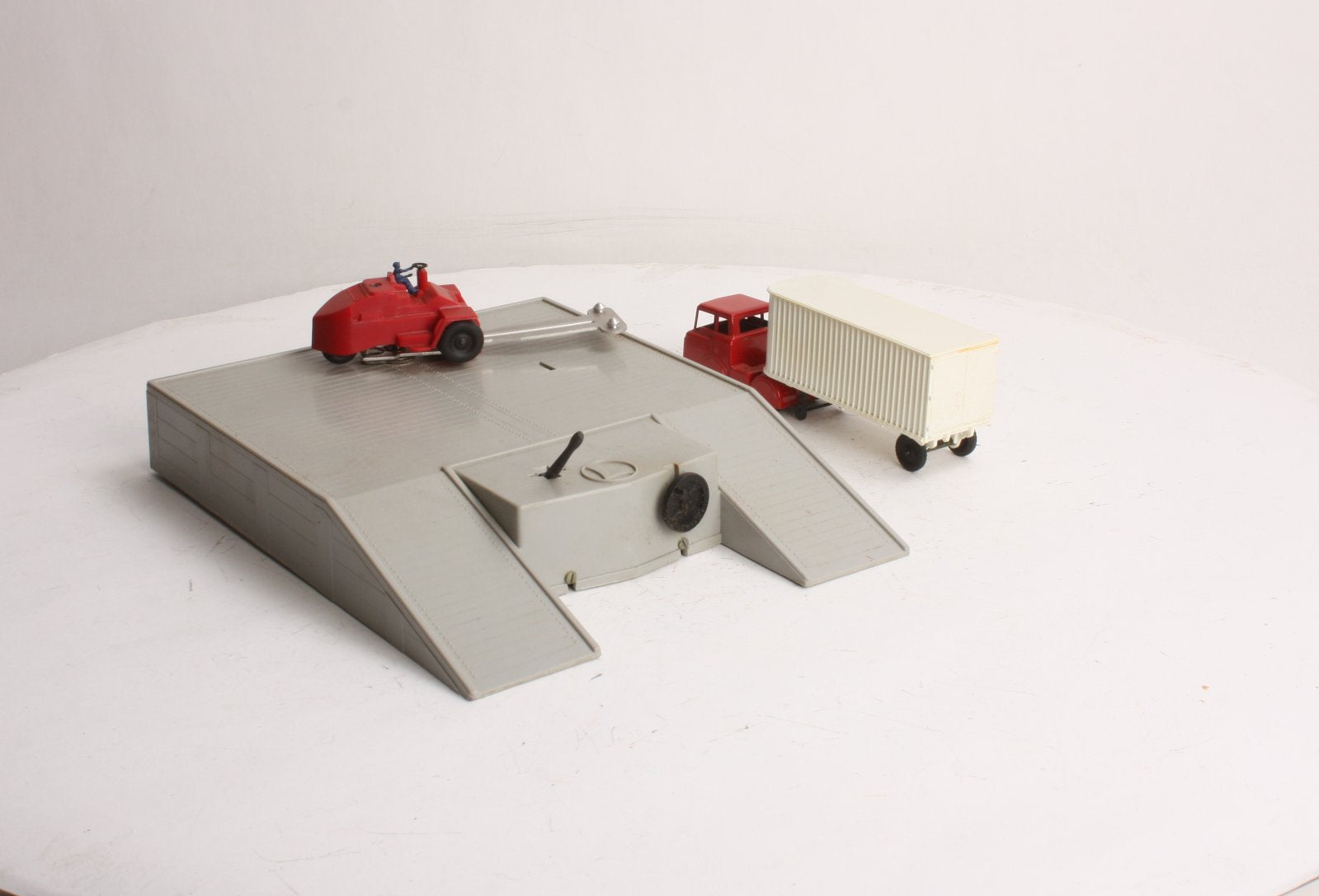 Lionel 461 Vintage O Platform w/ Truck and Trailer