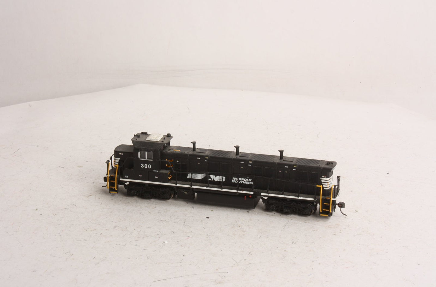 Atlas 10000587 HO Scale Norfolk Southern TM NRE Genset Diesel Locomotive #300