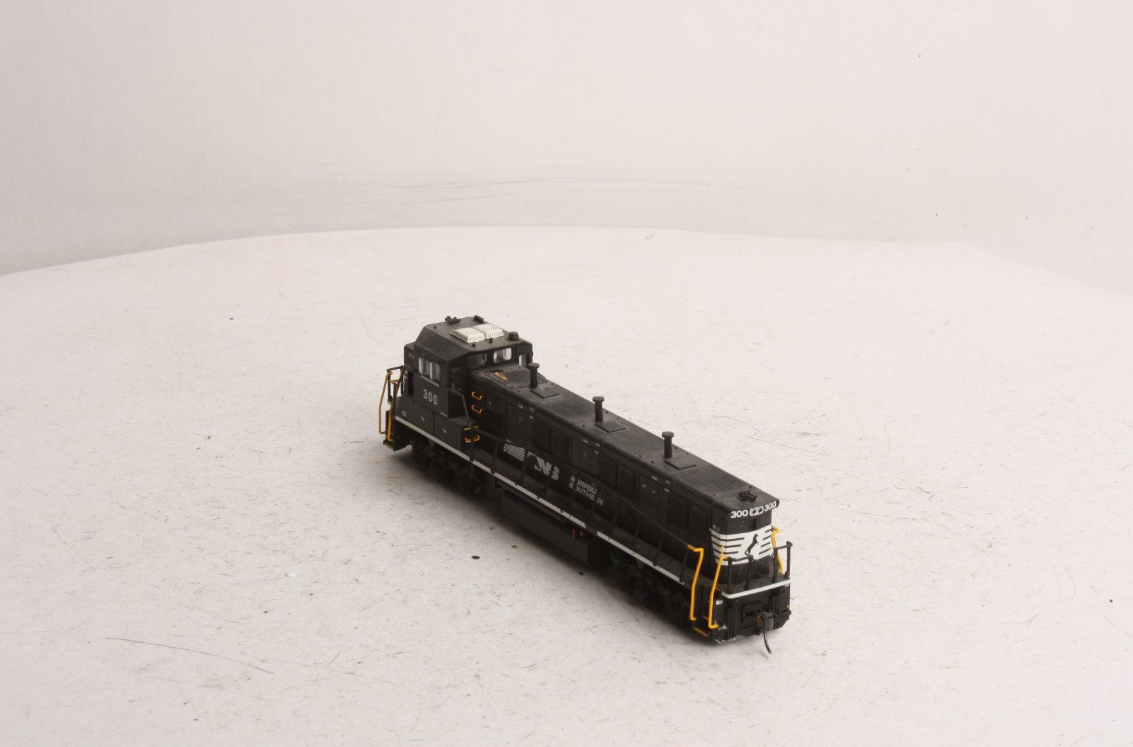 Atlas 10000587 HO Scale Norfolk Southern TM NRE Genset Diesel Locomotive #300
