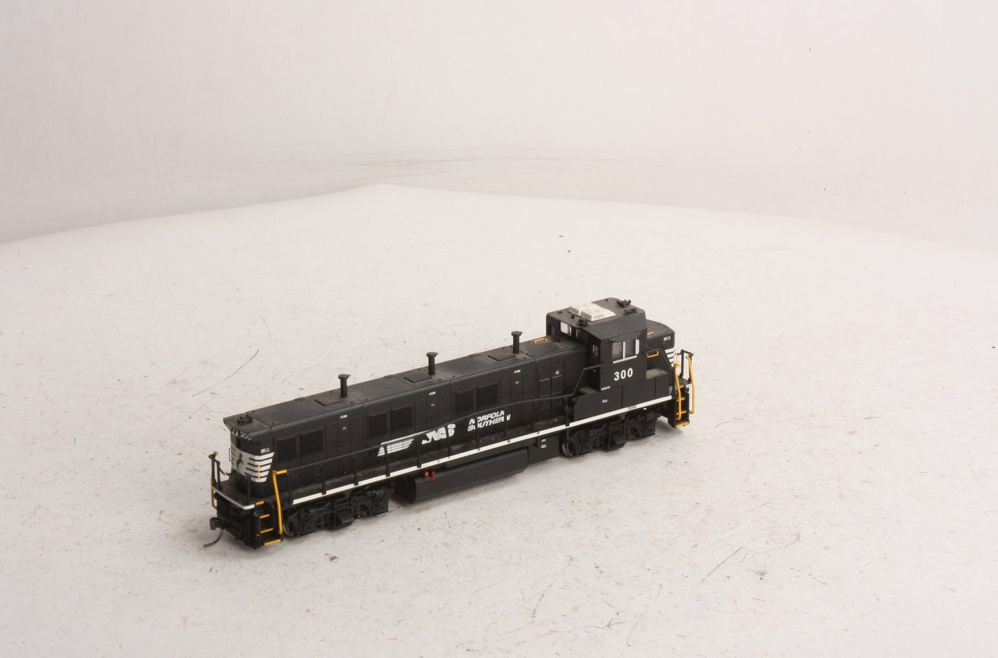 Atlas 10000587 HO Scale Norfolk Southern TM NRE Genset Diesel Locomotive #300