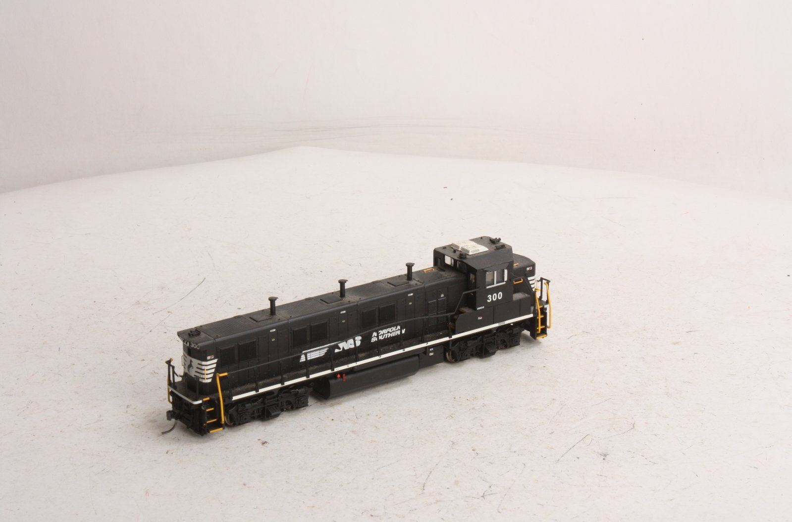 Atlas 10000587 HO Scale Norfolk Southern TM NRE Genset Diesel Locomotive #300