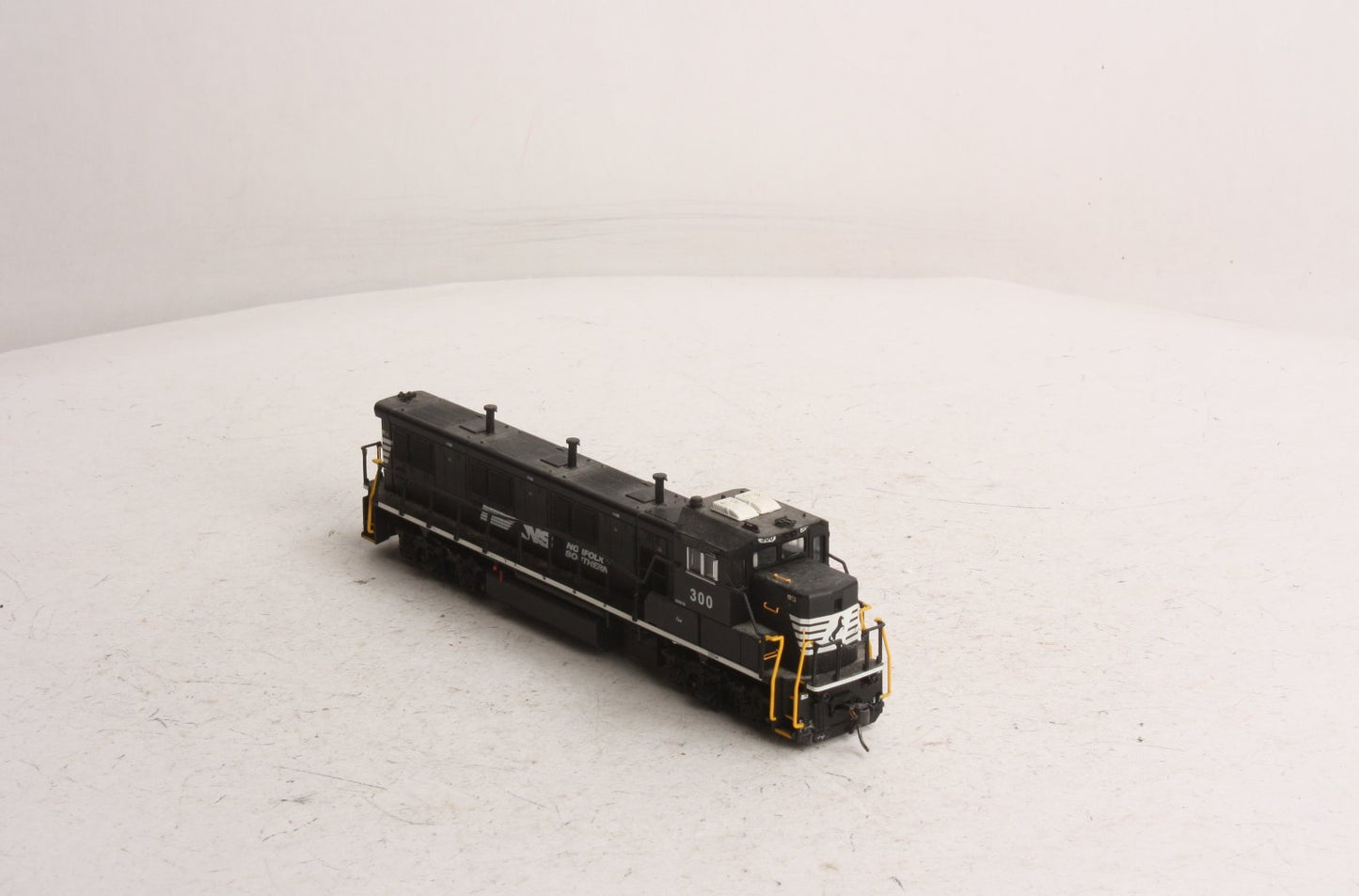 Atlas 10000587 HO Scale Norfolk Southern TM NRE Genset Diesel Locomotive #300
