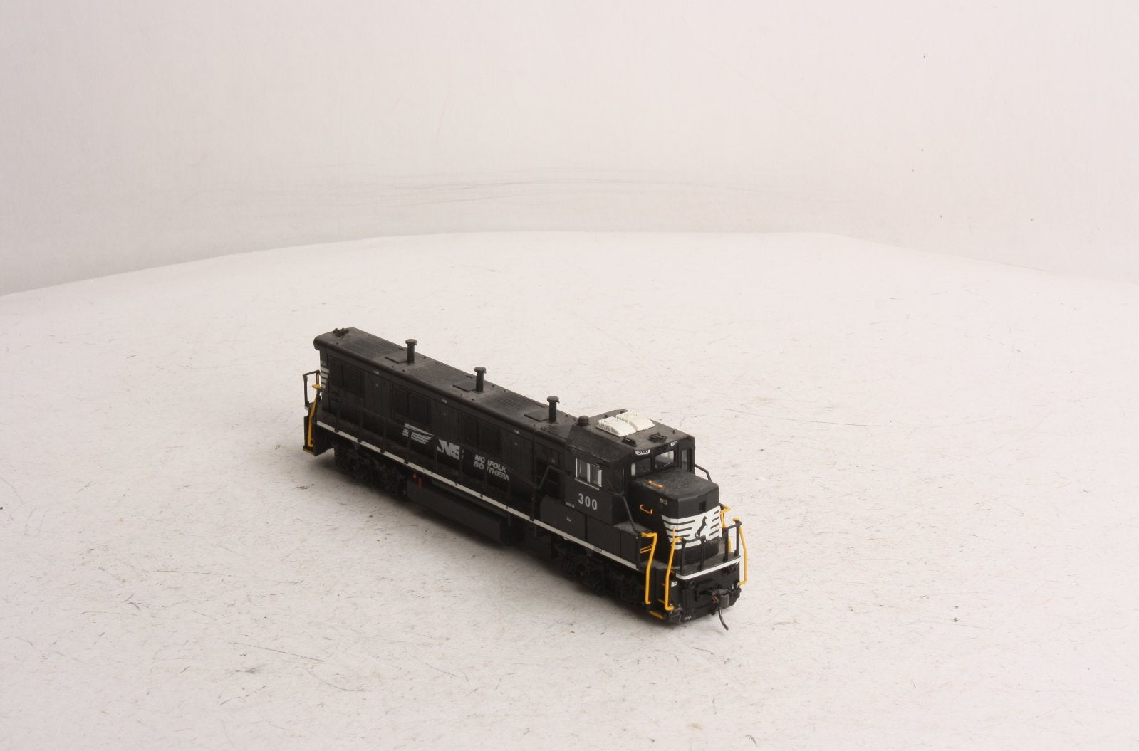 Atlas 10000587 HO Scale Norfolk Southern TM NRE Genset Diesel Locomotive #300