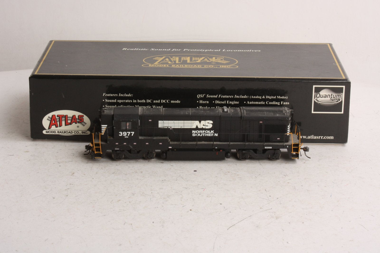 Atlas 8193 HO Norfolk Southern B23-7 Diesel Locomotive w/Sound #3977 -DC & DCC