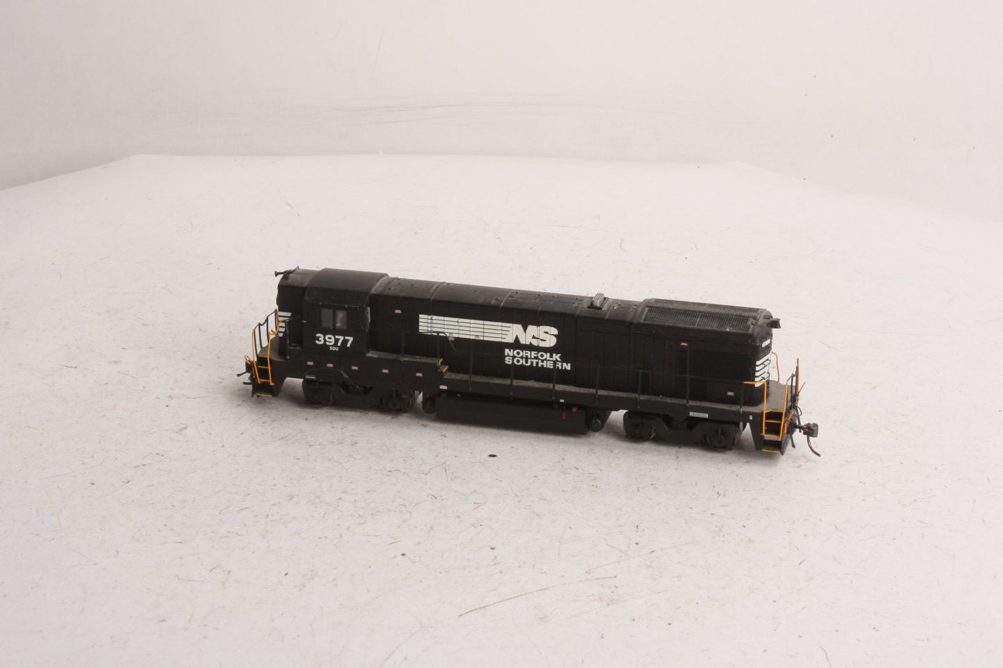 Atlas 8193 HO Norfolk Southern B23-7 Diesel Locomotive w/Sound #3977 -DC & DCC