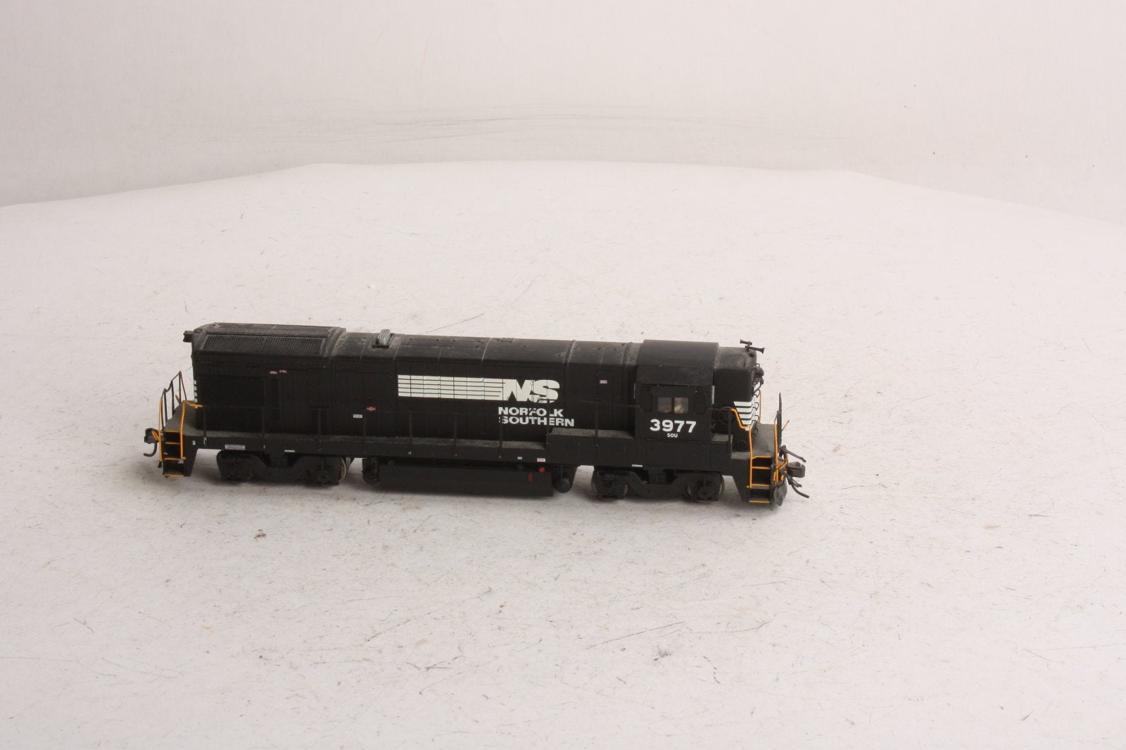 Atlas 8193 HO Norfolk Southern B23-7 Diesel Locomotive w/Sound #3977 -DC & DCC