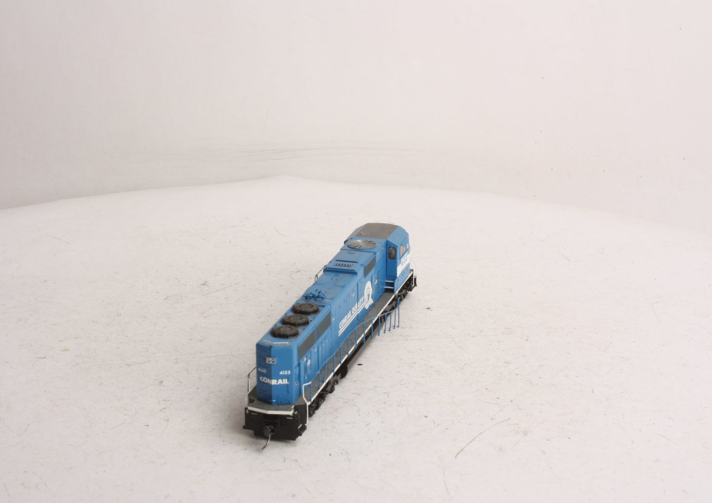 Athearn G64753 Conrail HO SD70MAC Powered Diesel Locomotive