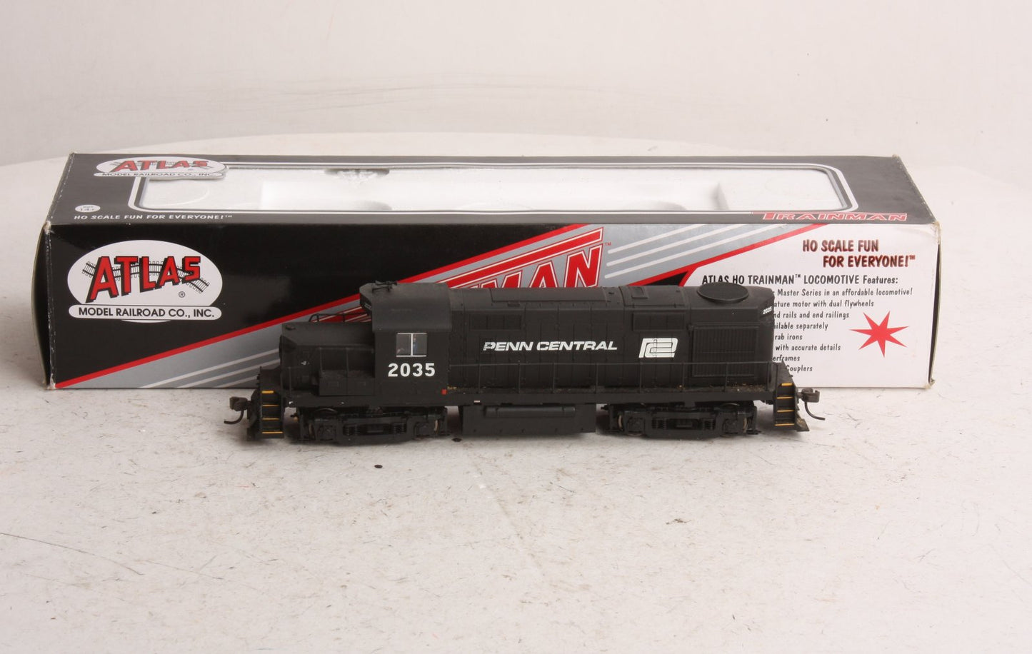 Atlas 10000943 HO Scale Penn Central RS-32 Diesel Locomotive #2035