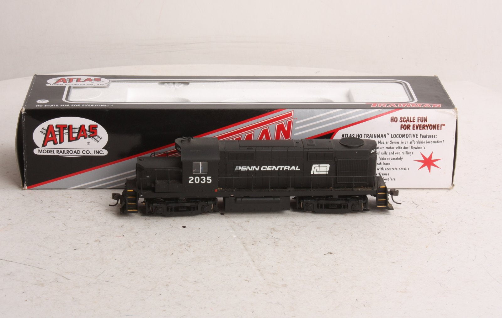 Atlas 10000943 HO Scale Penn Central RS-32 Diesel Locomotive #2035