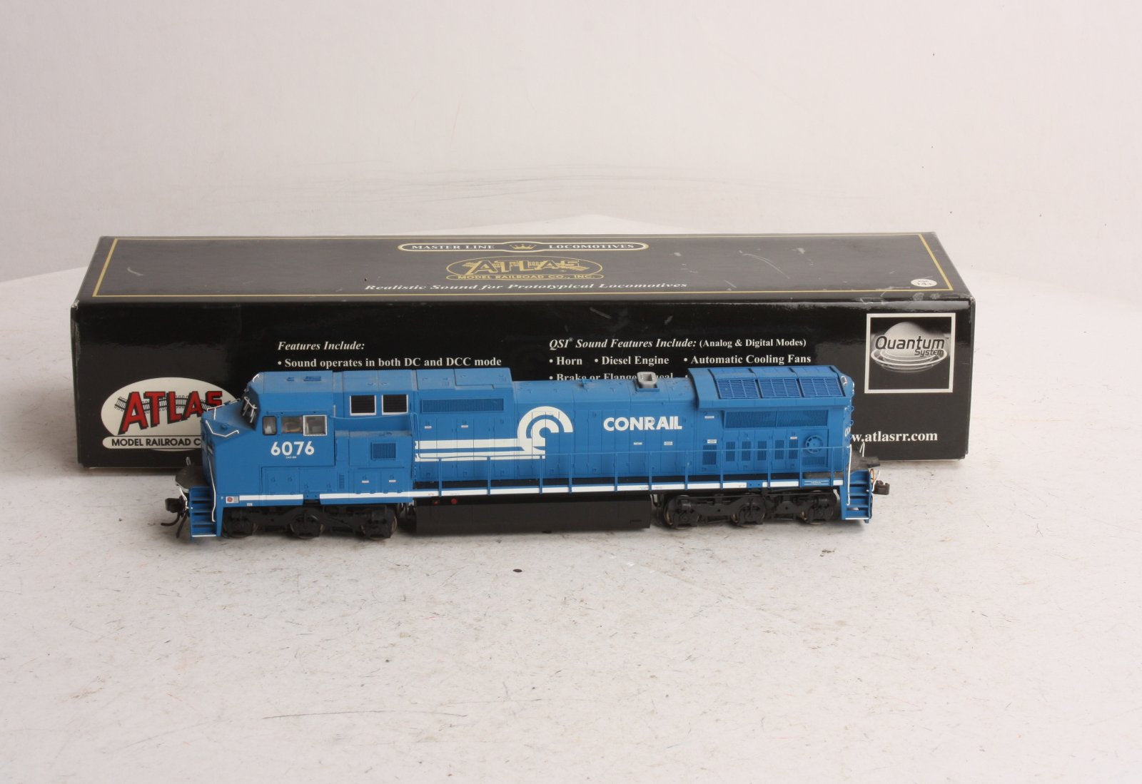 Atlas 10000779 HO Dash 8-40CW w/DCC & Sound, CR #6076