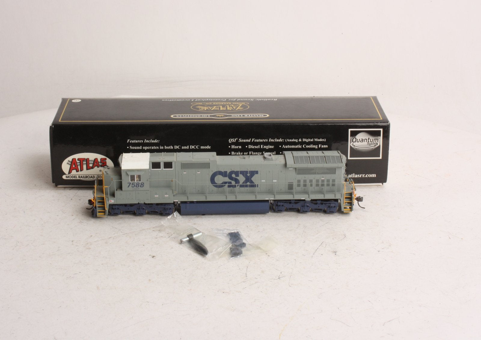 Atlas 10000765 HO RTR Dash 8-40C w/DCC & Sound, CSX/Stealth #7588