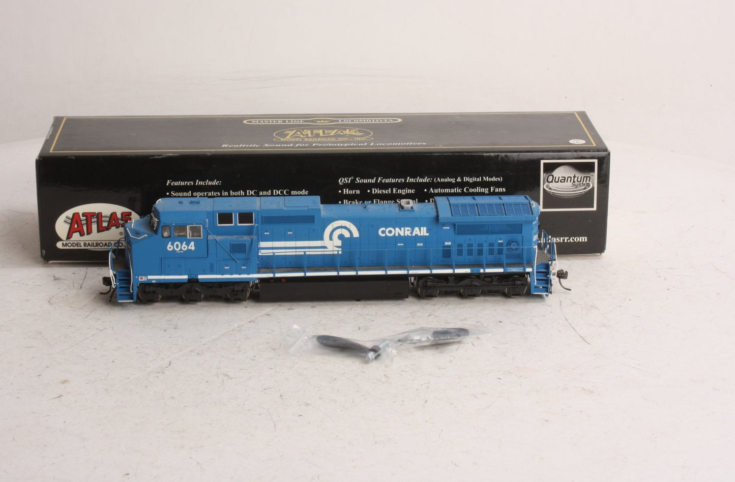 Atlas 10000778 HO Dash 8-40CW w/DCC & Sound, CR #6064