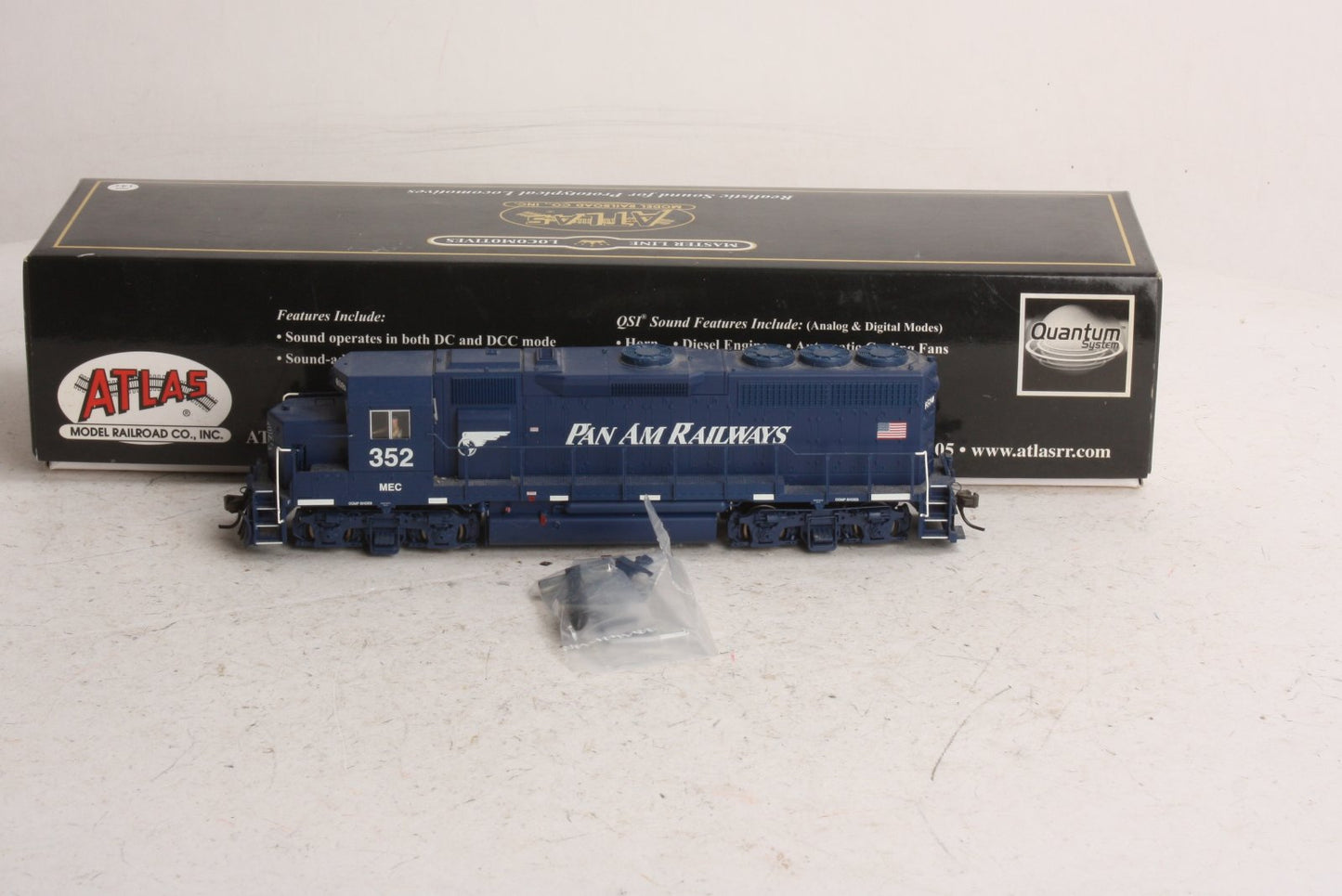Atlas 10000625 MEC GP40 #352 Low Nose Diesel Locomotive