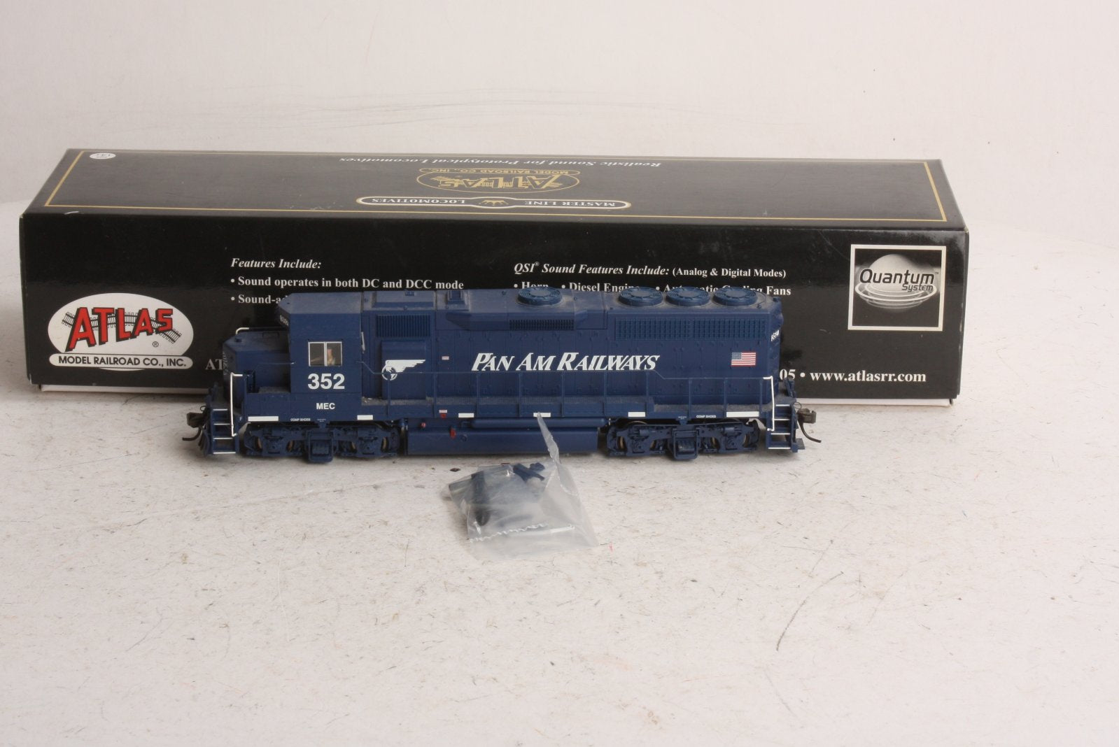 Atlas 10000625 MEC GP40 #352 Low Nose Diesel Locomotive