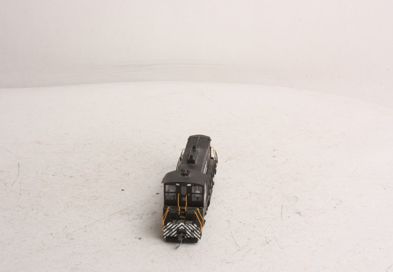 Atlas 9973 HO MP15DC NS #2430/blk&wht