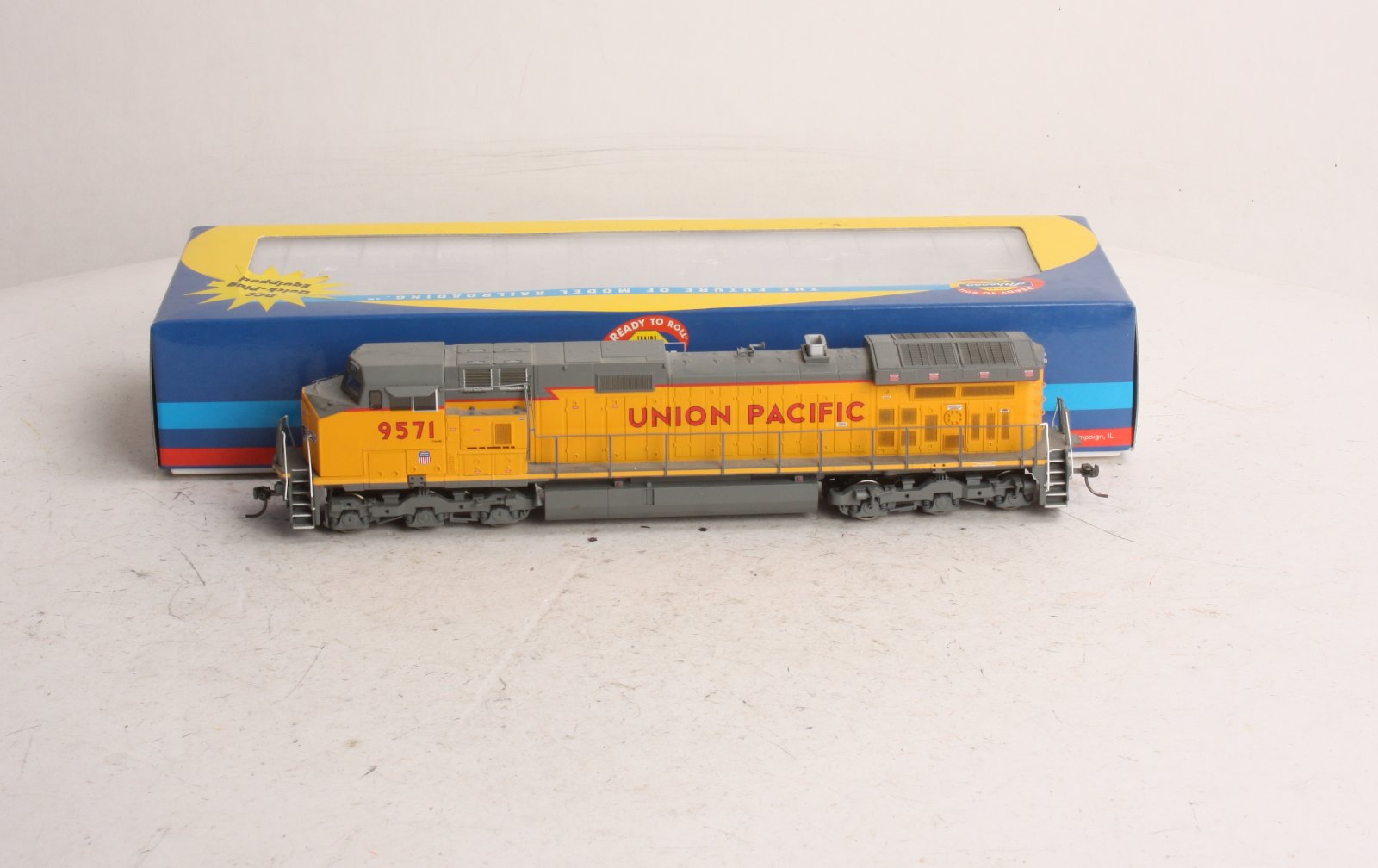 Athearn 78949 HO Union Pacific Dash 9-44CW Diesel Locomotive #9571