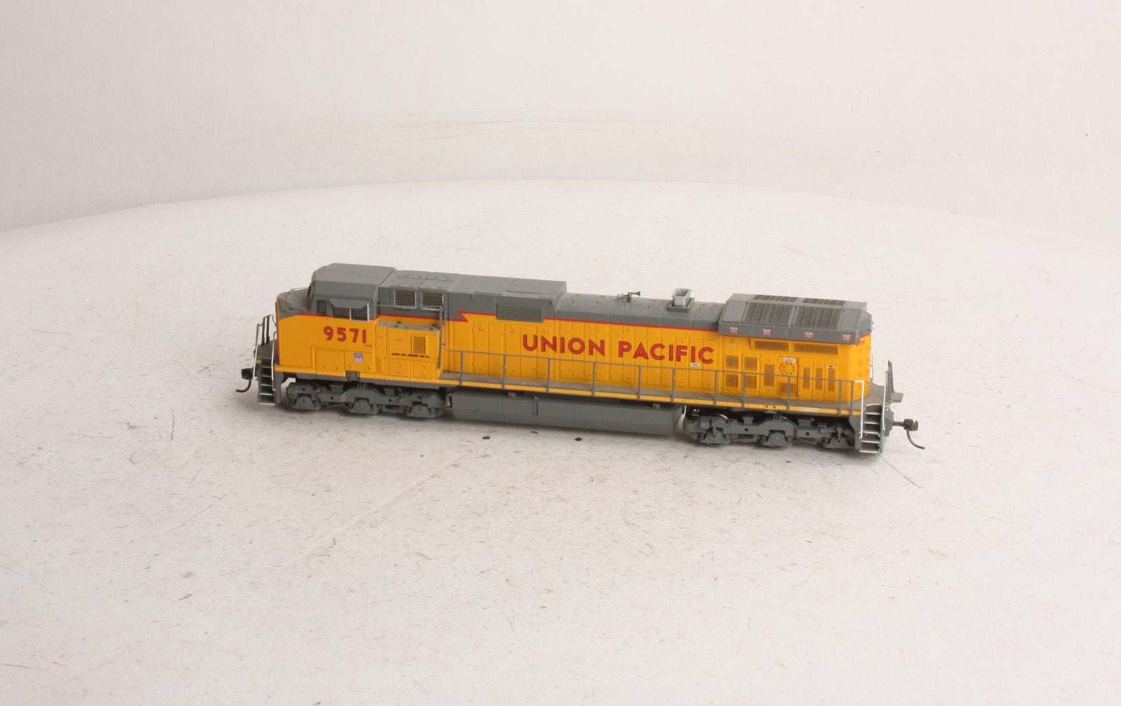 Athearn 78949 HO Union Pacific Dash 9-44CW Diesel Locomotive #9571